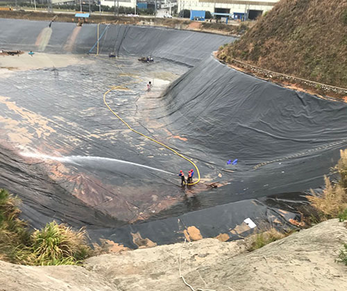 稻城废水池清理